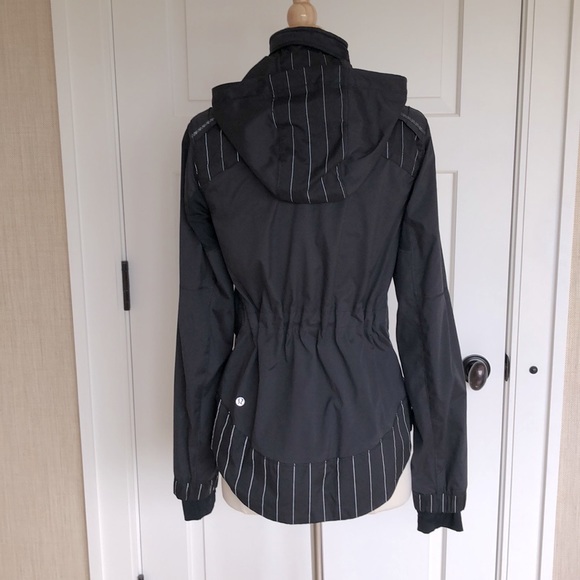Lululemon Women's Running/Hiking Jacket Black 6 - Picture 9 of 16